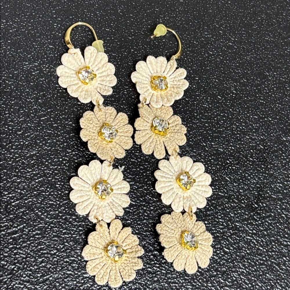 Crochet Flower Rhinestone Dangle Boho Cottagecore Earrings Gold Tone